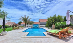  Lantana Holiday Home  Бол